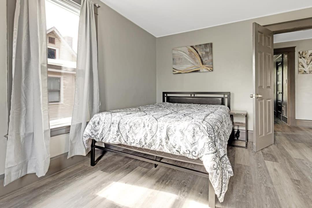 Hébergement de vacances Comfortable 6br 2bath In The Heart Of Niagara Falls