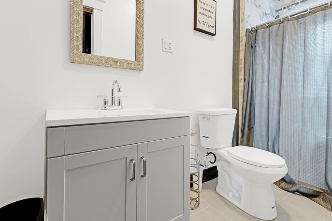 Hébergement de vacances Comfortable 6br 2bath In The Heart Of Niagara Falls