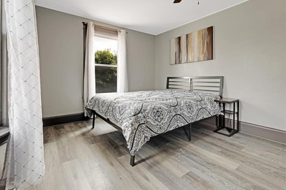 Comfortable 6br 2bath In The Heart Of Hébergement de vacances Niagara Falls
