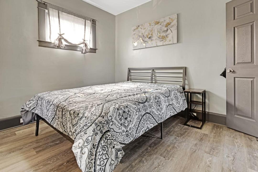 Comfortable 6br 2bath In The Heart Of Hébergement de vacances Niagara Falls