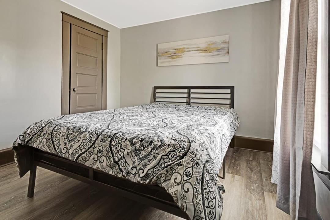 Hébergement de vacances Comfortable 6br 2bath In The Heart Of Niagara Falls