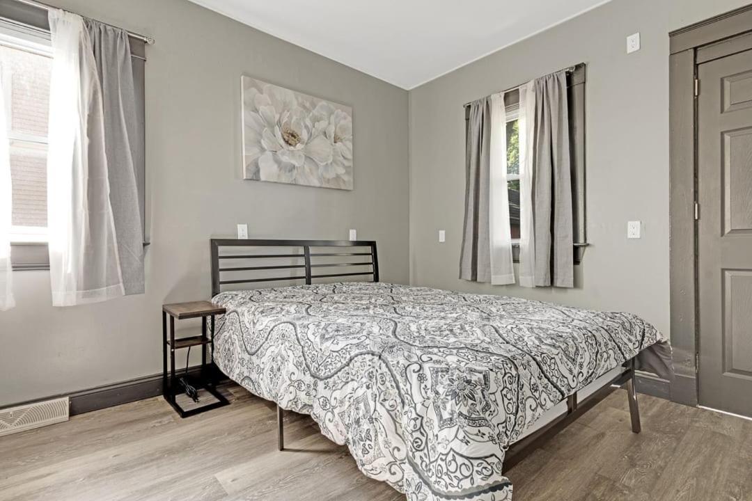 Comfortable 6br 2bath In The Heart Of Niagara Falls