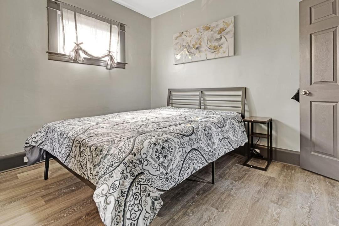 Comfortable 6br 2bath In The Heart Of * Niagara Falls