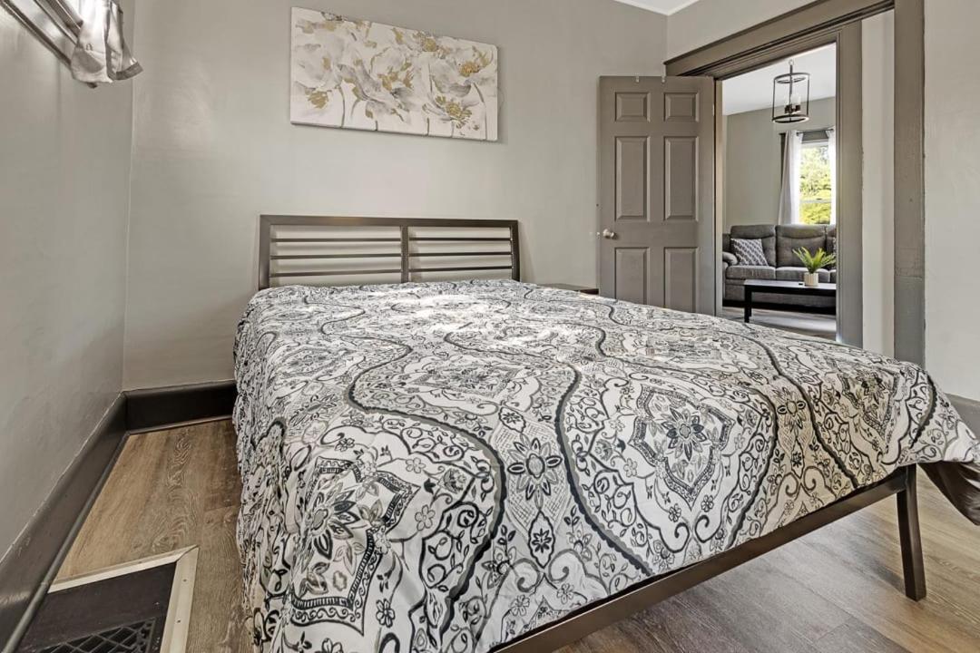 Hébergement de vacances Comfortable 6br 2bath In The Heart Of Niagara Falls
